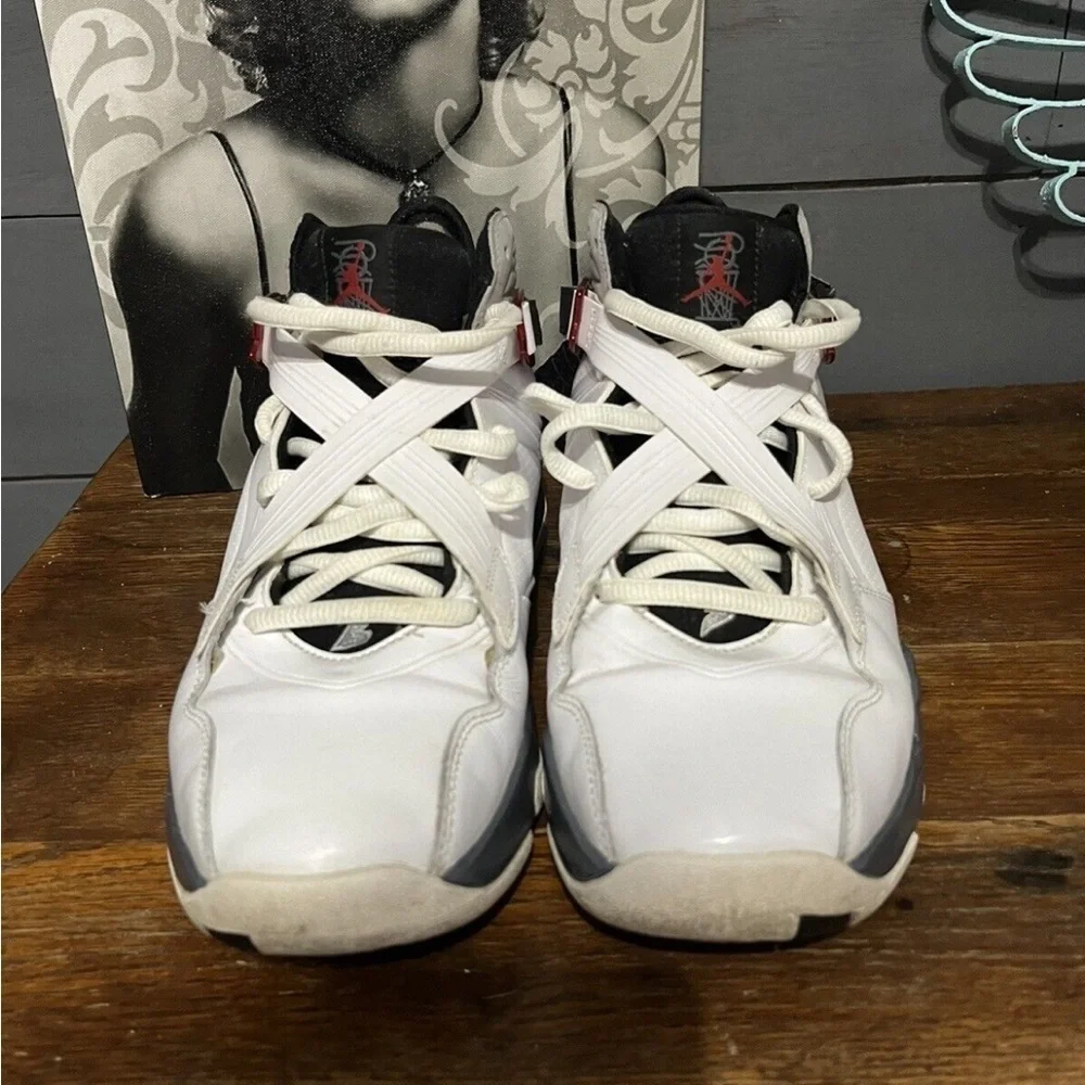 Jordan 8.0 White Varsity Red Bugs Bunny / Playoffs 2011 Men’s Size 9.5~